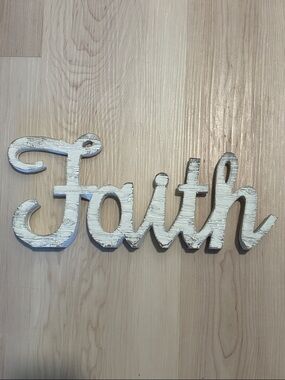 White Distressed 'Faith' Wooden Sign